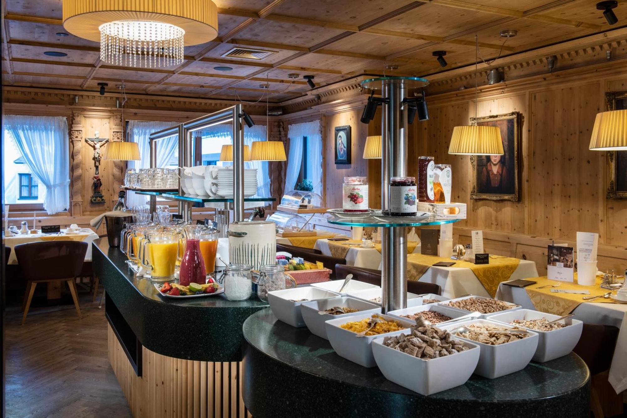 Hotel Goldener Adler - Im Sommer Silvretta Card Premium Inkludiert Ischgl Exterior photo