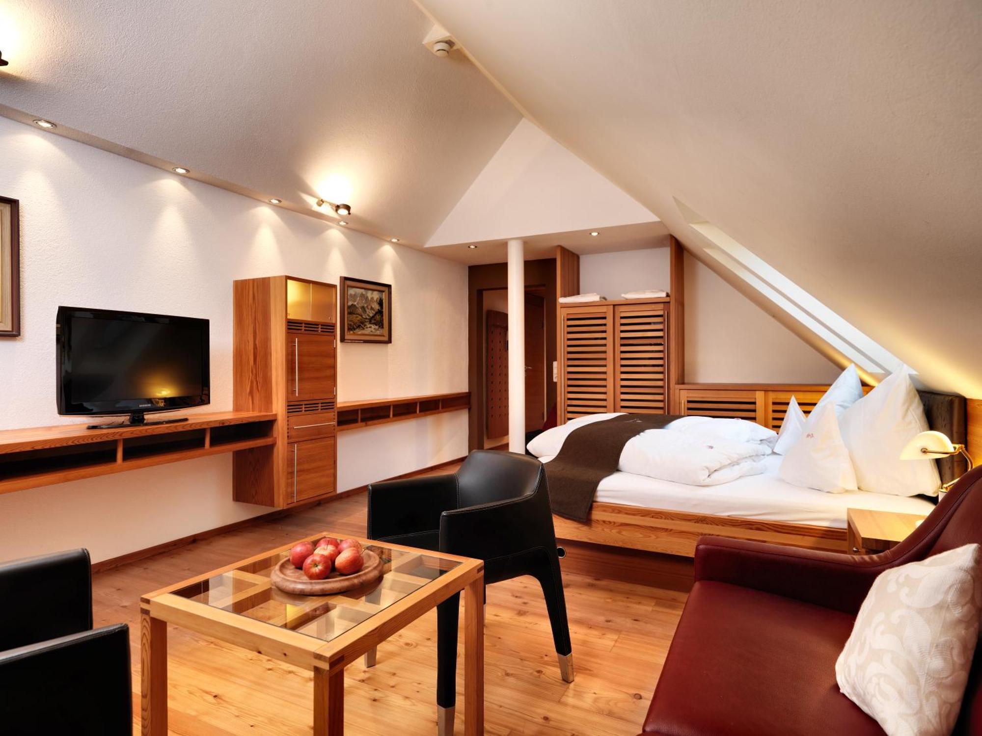 Hotel Goldener Adler - Im Sommer Silvretta Card Premium Inkludiert Ischgl Exterior photo